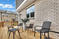 Modern 2Br Townhome  King Beds Near Mall GA - Bungalows