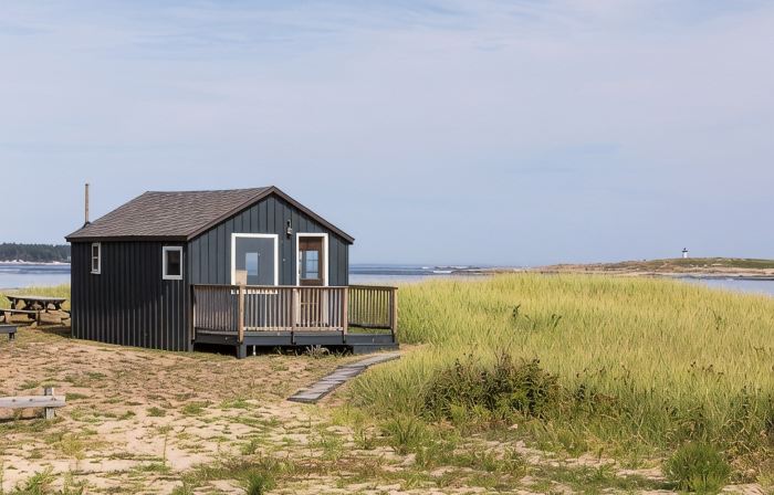Driftwood Studio Beachfront cottage right in the Dunes