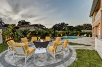 Clearwater Villa 6 Br, Heated Pool,  Mini Golf,  4K Projector Lounge Theatre - Huvilat