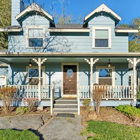 Relax & Gather: Healdsburg Farmhouse for 10 with Pool, Hot Tub & BBQ