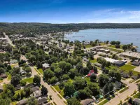 Nautical Themed - Downtown Boyne City Getaway Close to the Lake - 3-Star