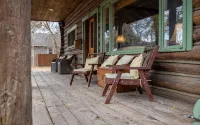 Scout's Rest in Cody - Beautiful Cozy Log Cabin that sleeps 8! - balcony