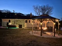Hot Tub & Cloud Ceiling House - Homestays