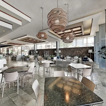 Lovely Studio with Million Dollar View of Waikiki and close to everything!