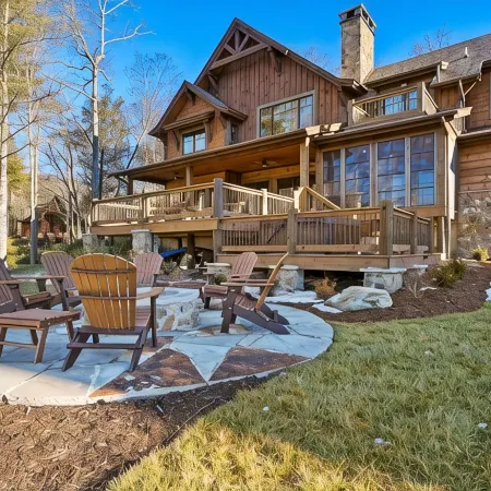 Lakefront Home in 100 Acre Community/Mountain Views, Shopping & Dining All Close