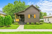 Large home centrally located; walk to Zoo, Sunken Gardens or Telegraph District. - บังกะโล
