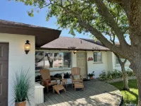 Beachside Daytona Beach Shores 5 min walk to beach, restaurants and more! - Wifi