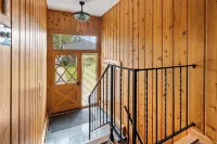 Cozy Spotless Lake Cottage-  Sports Lake, Gorgeous Sunsets, and Relaxation+ - 3-Star