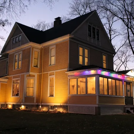Historic Home With Modern Amenities - Great for Families with room for up to 18!