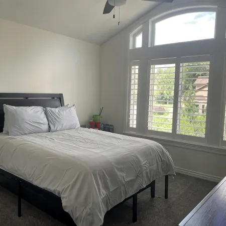Sunset Views! Indoor Sport Court, Pool table, Golf Course, 12 min to downtown