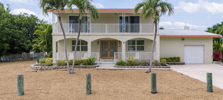 Waterfront - 5 Br, 4 BA, Pool w Tub, 80' Dock, Tiki Hut, Beach Nearby, Parking Ξενοδοχεία στην πόλη Marathon