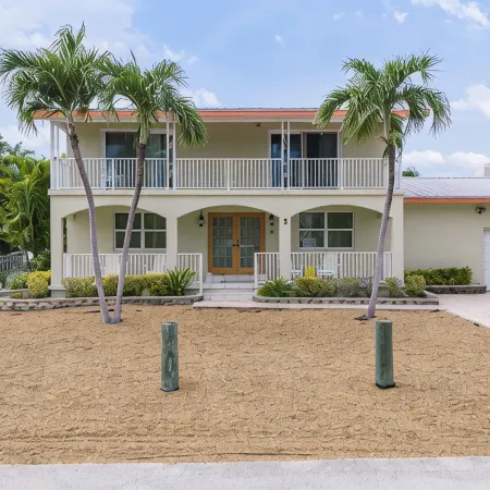 Waterfront - 5 Br, 4 BA, Pool w Tub, 80' Dock, Tiki Hut, Beach Nearby, Parking