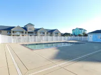 Beautiful and Spacious, 2 bed 2 full bath, pool and jacuzzi, steps to the ocean - Wi-Fi