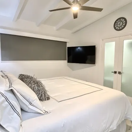 Extremely Luxurious Beach Getaway - 2blks to beach