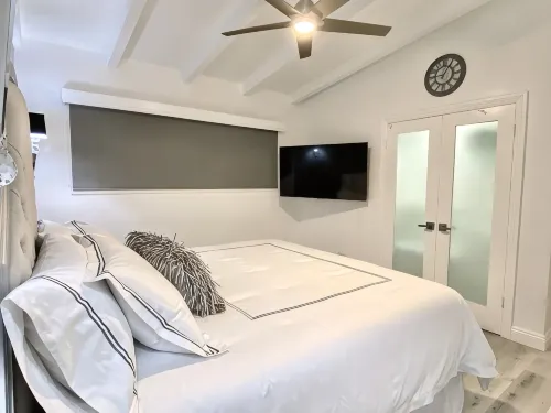 Extremely Luxurious Beach Getaway - 2blks to beach - 3 stjerner