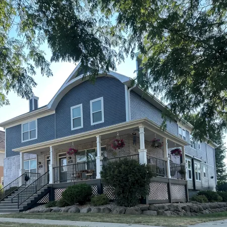 Citys EDGE of Madison- SLEEPS 10 & ONLY 6 Miles to downtown