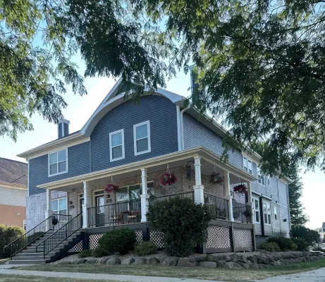 Citys EDGE of Madison- SLEEPS 10 & ONLY 6 Miles to downtown - WiFi