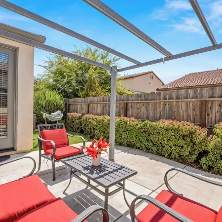 Clovis House, Sleeps 10, Hammock, Covered Patio, Game Table Hotels in Clovis