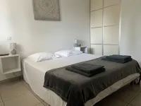 Appartement vue sur les Collines à 10 min de la mer - 4-Star