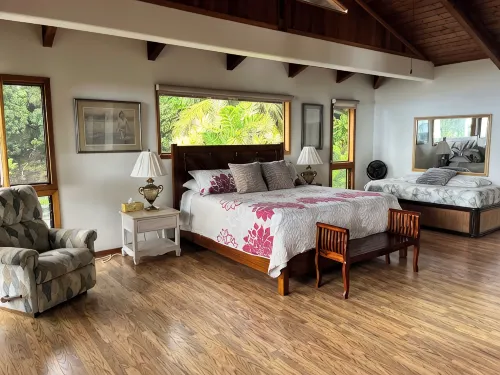 VERY PRIVATE, expansive ocean VIEWS, close to BEST BEACH - 3-Star