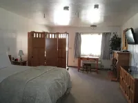 Jim Butler Inn & Suites - Pet friendly