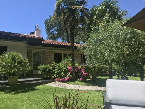 Beautiful Villa in Pereire, 450 m from the Beach, with a Garden - 4 stjerner