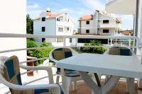 Apartments Niko Hotels in Maslinica