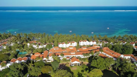 Sarova Whitesands Beach Resort & Spa Отели рядом с достопримечательностью «Nguuni Wildlife Sanctuary»