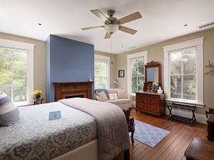 The Laurel Oak Inn Bed and Breakfast