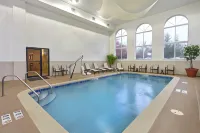 Holiday Inn Express & Suites Chicago-Libertyville Hotels in Mundelein