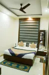 Hotel Hari Palace Hotels near Gabbar Garments