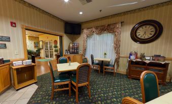 Country Inn & Suites by Radisson, Salina, KS