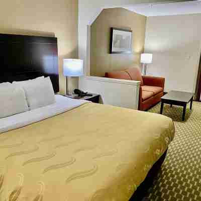 Quality Inn & Suites Pine Bluff AR Rooms