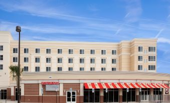 "a large brick building with a sign that reads "" ihg hotels & resorts "" prominently displayed on the front" at Hilton Garden Inn Columbia Airport