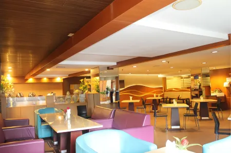 Hotel Asia Отели в г. Jebres