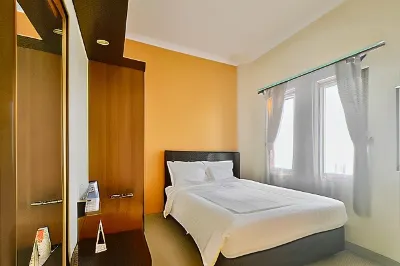 RedDoorz Plus Syariah Near Cirebon Super Block Mall 2 Hotels in Lemahwungkuk