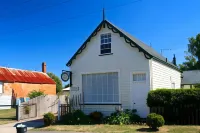 Westbury Gingerbread Cottages Hotels in Deloraine