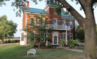 Cloran Mansion Bed & Breakfast