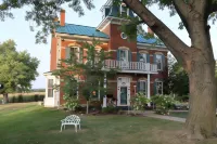 Cloran Mansion Bed & Breakfast Hotels in East Galena Township