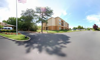 Best Western Plus Richmond Airport Hotel