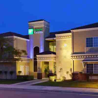 Holiday Inn Express & Suites Santa Clara Hotel Exterior