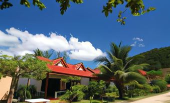 Lanta Bee Garden Bungalow