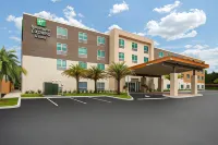 홀리데이 인 익스프레스 앤드 스위트 델랜드 사우스, IHG 제공 레이크 헬렌 호텔