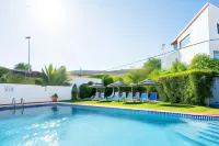 Oasis Beach Apartments - Beach