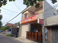Wisma Kencana Guesthouse Hotel dekat Lapangan Krempan, Waru