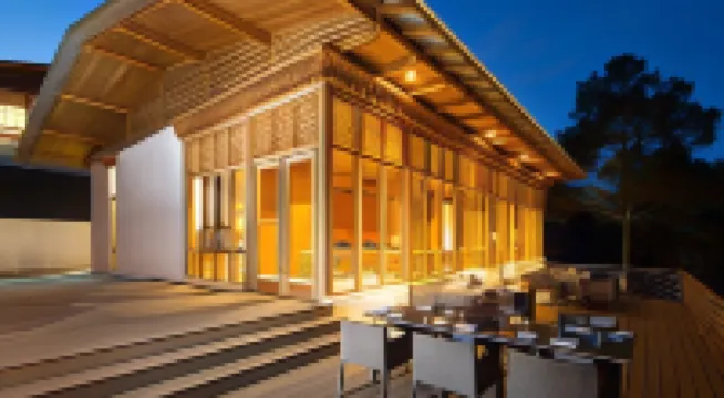 Dhensa Resort Hotel a 