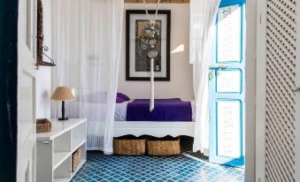 3. Hôtel Em..