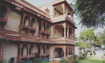 Hotel Navrang - Housity