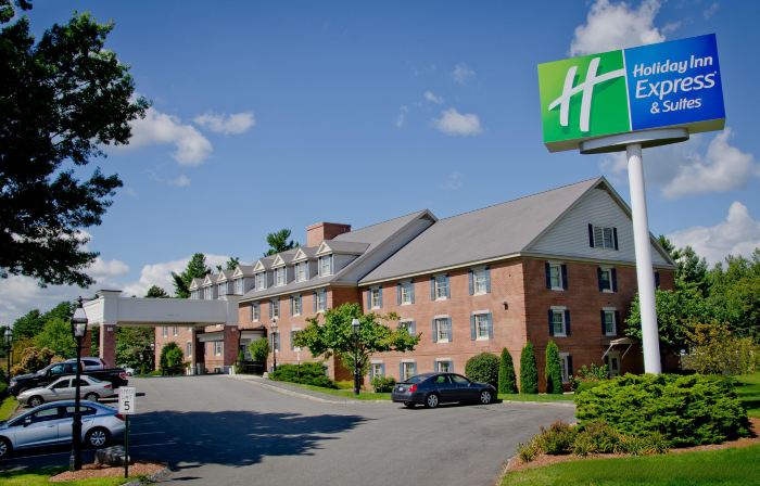 Holiday Inn Express & Suites MERRIMACK by IHG