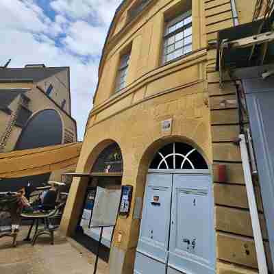 Le Sherlock Hotel Exterior